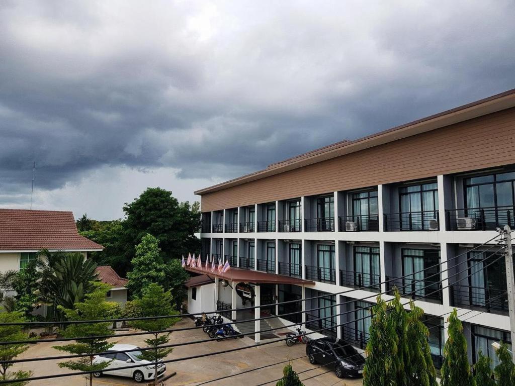 Pornsiri Hotel Sisaket Luaran gambar