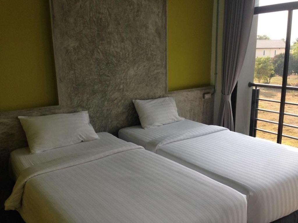 Pornsiri Hotel Sisaket Luaran gambar